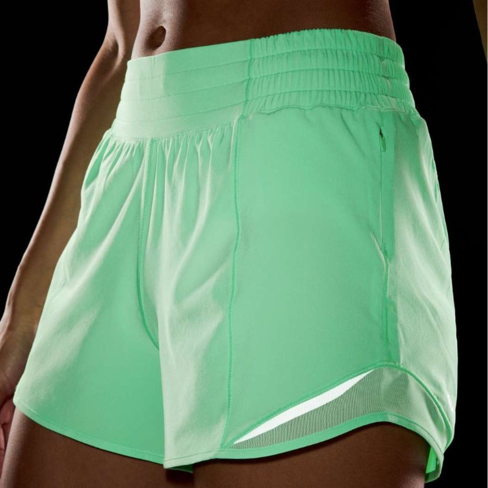 Lululemon Hotty Hot HR Short - Long 4" in Pistachio - HIGH rise - Size 8